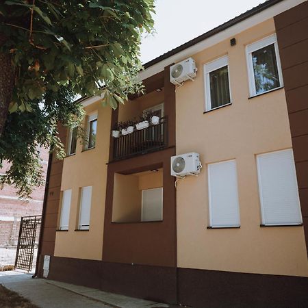 Apartman K29 Sombor Buitenkant foto